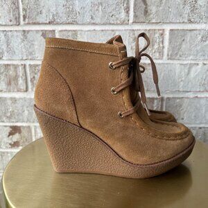 Antonio Melani Reynold Beige Wedge Booties Size 6.5 with pilling on the inside